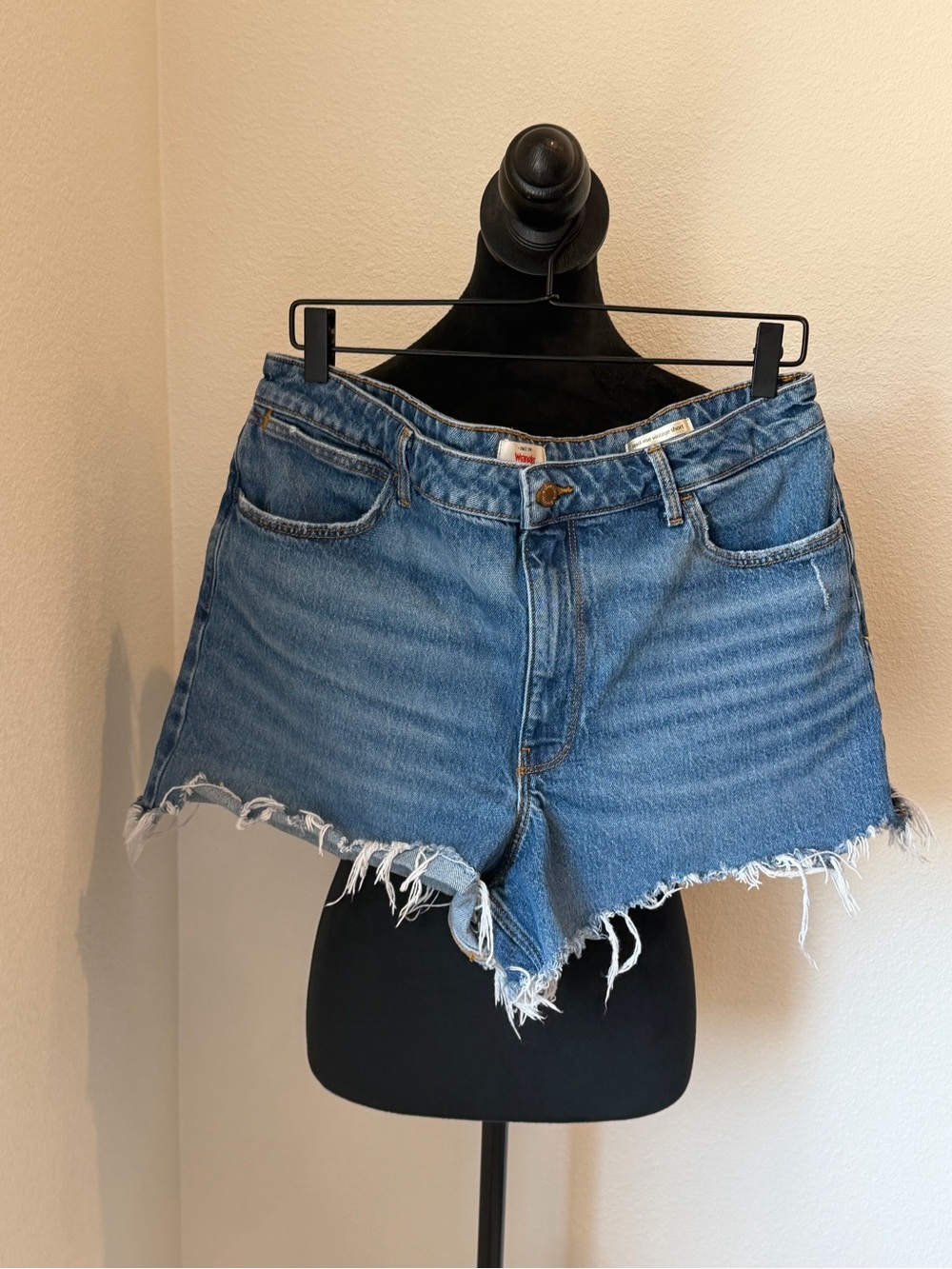 Wrangler Blue Denim Mid Rise Vintage Distressed Frayed Hem Shorts Size 14 2”